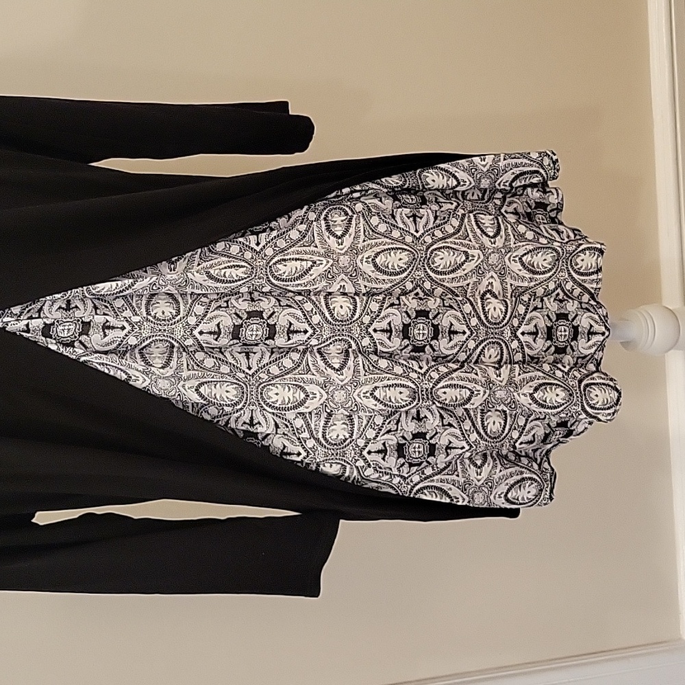 Kim & Cami Black 3/4 Sleeve Flowy Top - Picture 6 of 8